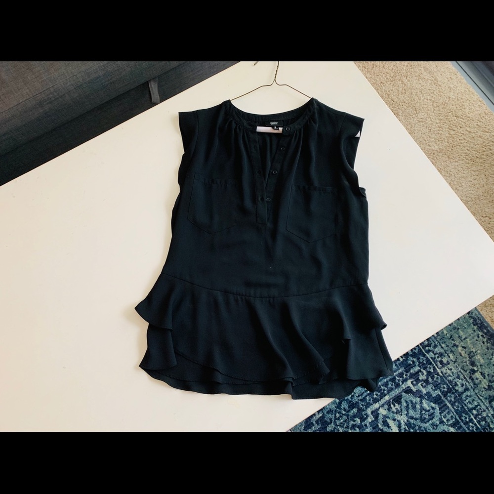 🌿 Black Sleeveless Blouse w/Ruffle Bottom